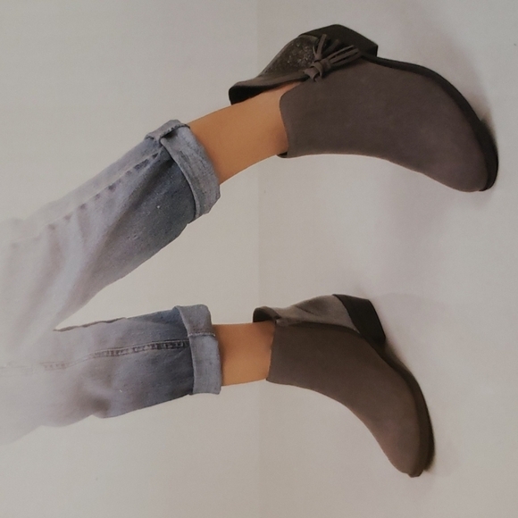 Serra Shoes - Serra gray ankle boots sz. 6